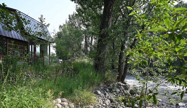 Charming small barn conversion with stunning East Rosebud views