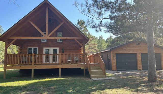 Charming Small Log Cabin Retreat in Rome, Wisconsin
