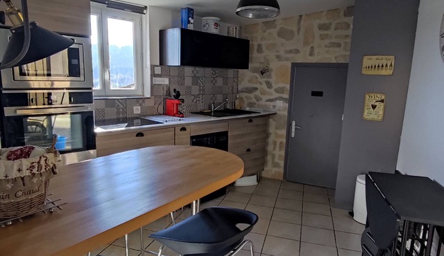 Charming small renovated air-conditioned gite near the city of carcassonne and canal