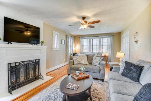 Charming Smithfield House Walk to Downtown!
