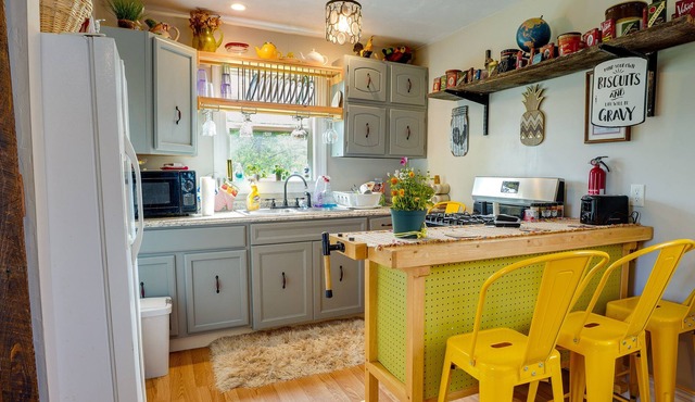 Charming Smoot Cabin on Working Farm!