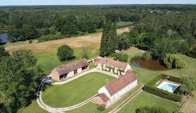 Charming Solognot estate with private swimming pool. Pleine nature