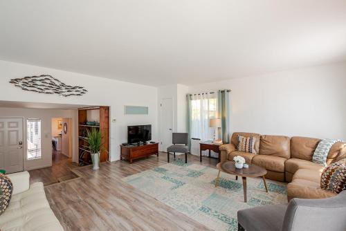 Charming Sonoma Cottage 2BD and 2BA Close to Plaza