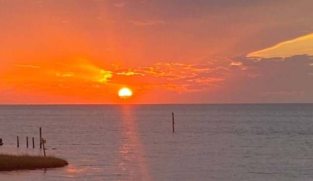Charming Sound-front Captains Quarters in Frisco WiFi, streaming & perfect views