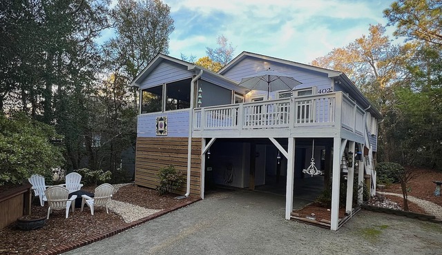 Charming Soundside Home including Golf Cart, Kayaks, Bikes & Linens-Emerald Isle