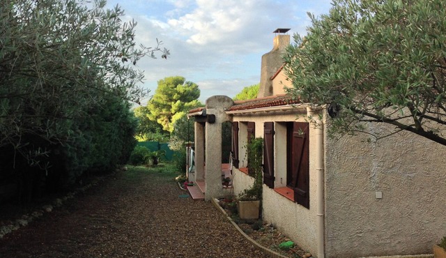 Charming southern French country house with large garden