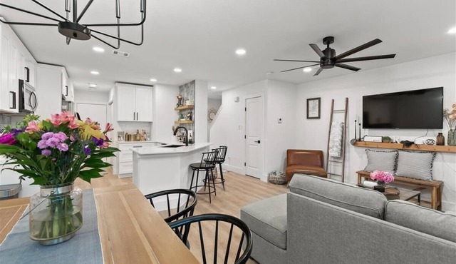 Charming South Austin Home w/Pet Friendly Backyard