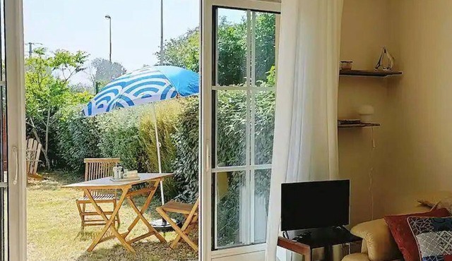 Charming South Garden Apartment, Pets Allowed, Parking, Barfleur