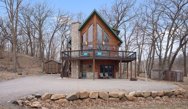Charming South Haven 3-bedroom Cabin with AC and WiFi