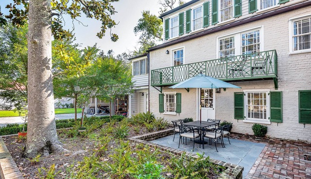 Charming South of Broad Kitchen House