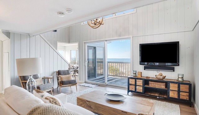 Charming Southampton waterfront retreat with stunning Peconic Bay views