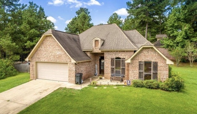 Charming Southern Hideaway /nPet Friendly Subdivision