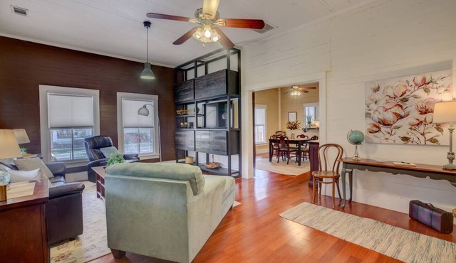 Charming Southern Bungalow Convenient to Savannah