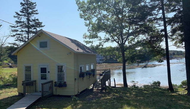 Charming Southport Island Cottage on Cozy Harbor with Sunny Deck - Sleeps 6!