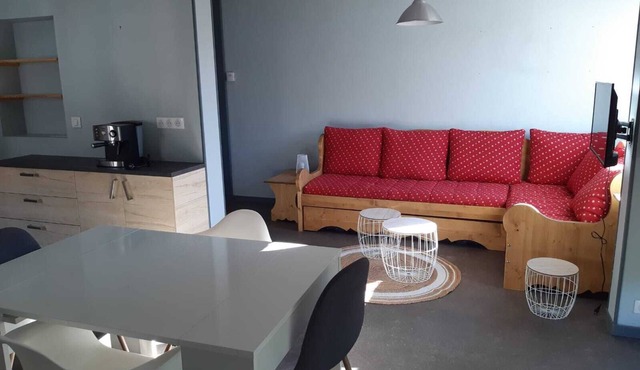 Charming, spacious apartment close to shops with heated terrace