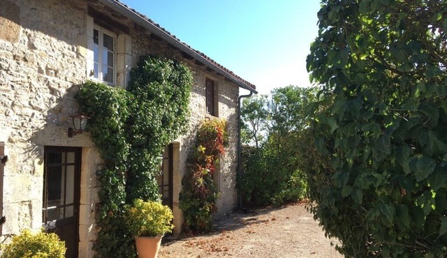 Charming, Spacious Dog-Friendly Holiday Rental with 2 Houses & Large Heated Pool