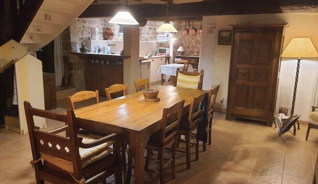 Charming spacious 150 m² old house in Berric