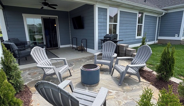 Charming, spacious, 2-bedroom townhome just 15 minutes from Louisville!