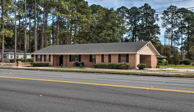 Charming/spacious 2536 Tebeau St Getaway; 1.2 miles down town