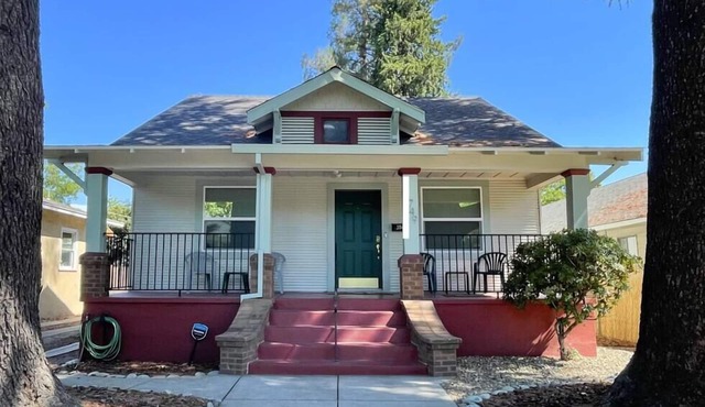 Charming, spacious 3 bdrm near brewery/restaurants