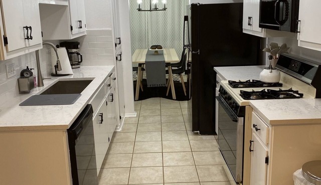 Charming | Spacious 3 Bedroom 4 Bedroom S.W Austin 12 mins D.T 20 mins Airport.