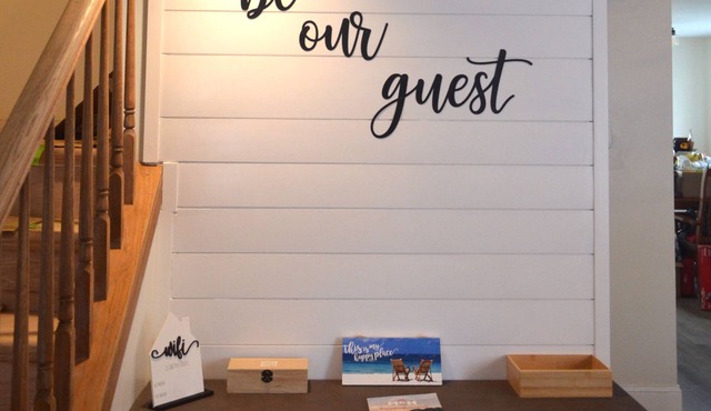 Charming, Spacious. 3bd, 1.5 B by - Chain O'Lakes. Kayaks&bikes 30-Day min stay