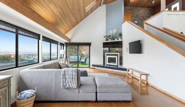 Charming spacious 4-bedroom house with full kitchen & comfy vibes in San Diego