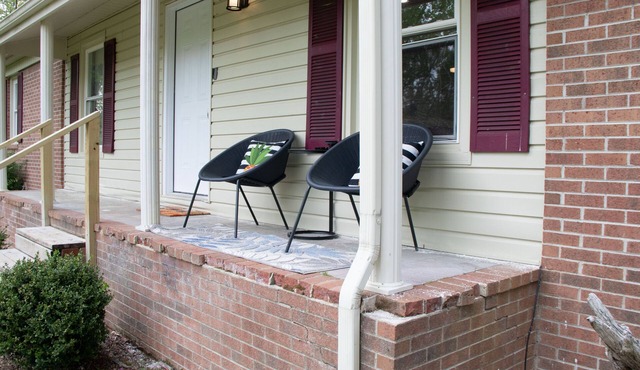 CHARMING & SPACIOUS 4-BEDROOM VACATION HOME!
