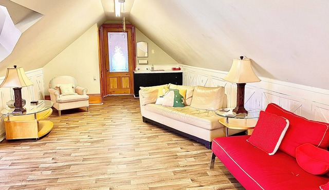 Charming,Spacious Apartment in the Heart of the Historic City of Old Terrebonne