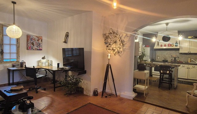 Charming, spacious and tastefully decorated apartment in a quiet location.