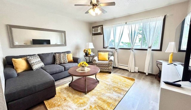 Charming & Spacious Apartment with Deck