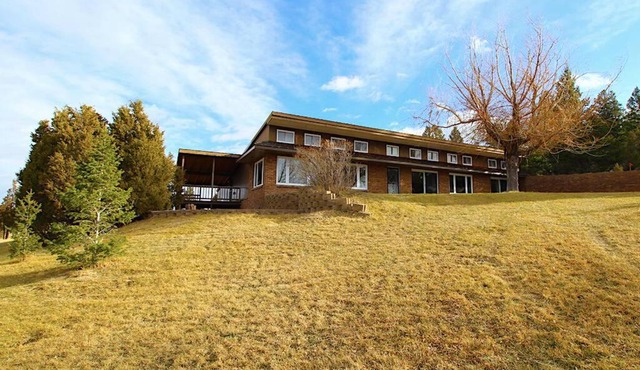 Charming, Spacious, Contemporary Mountain Retreat