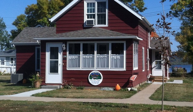 Charming Spacious Cottage, Steps from Lake Pepin & Downtown!