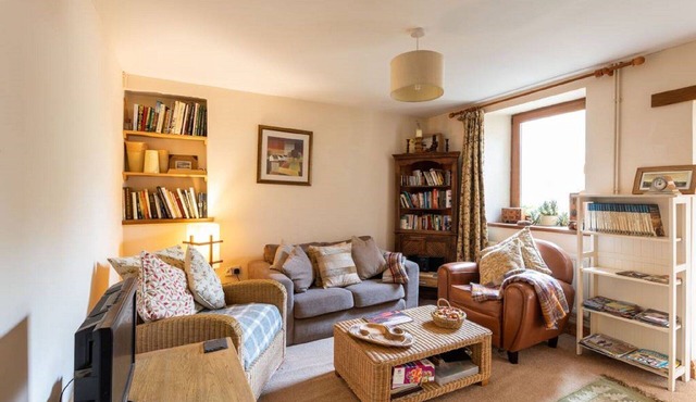 Charming, Spacious cottage near Gower and Brecon Beacons.Pets welcome free.WI-FI