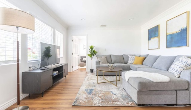 Charming Spacious Home - Modern Comforts, Prime Location