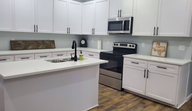 Charming spacious house with WiFi walking distance from downtown Hillsboro