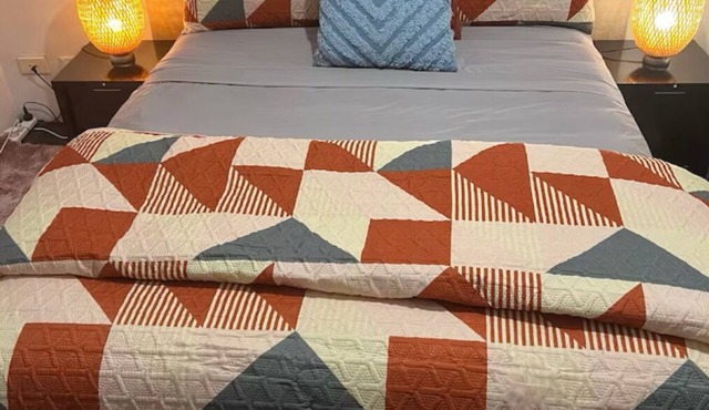 Charming Spacious & Stylish 1 Bedroom Hse Near Rockdale Plaza, beach & Airport