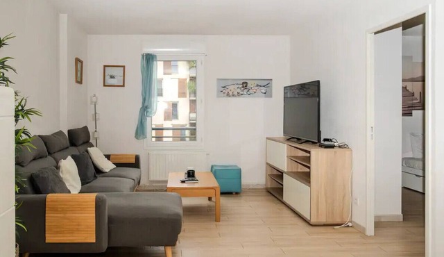 Charming spacious T4 apartment, Heart of Marianne
