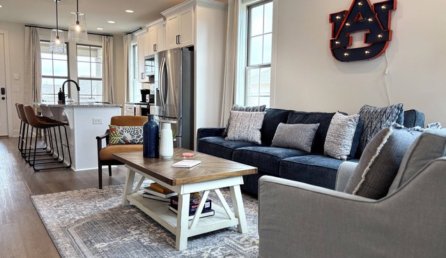 Charming & Spacious Townhome on North College Street in Auburn