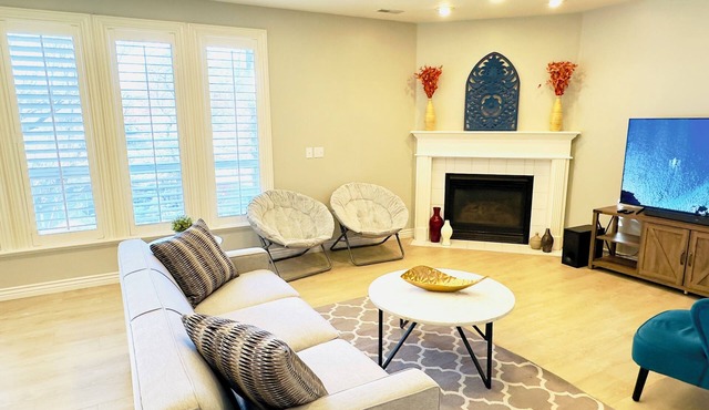 Charming spacious 2-bed 2-bath guest suite in family friendly South Jordan