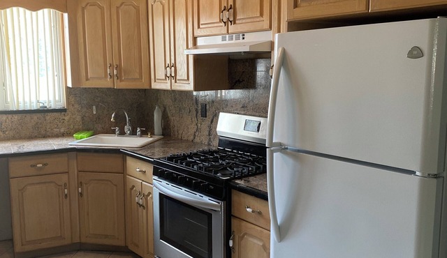 Charming Spacious 2 bedrooms apt.Furnished.Near train/bus to Manhattan