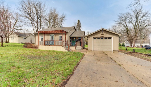 Charming Spirit Lake Home - 6 Mi to Arnolds Park!