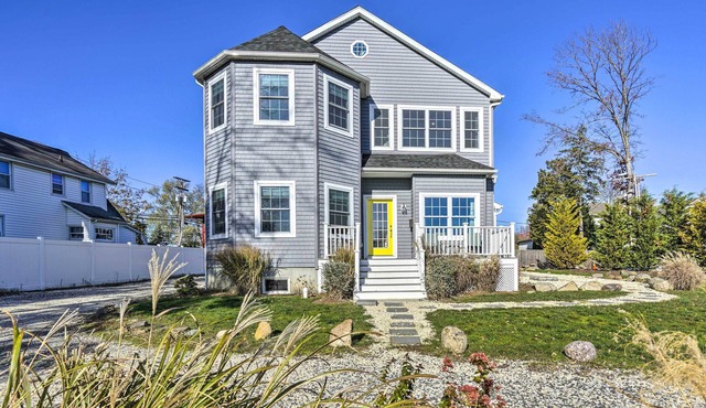 Charming Spring Lake Retreat, 1 Mi to Beach!