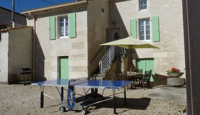 Charming stone cottage with stove, pets allowed