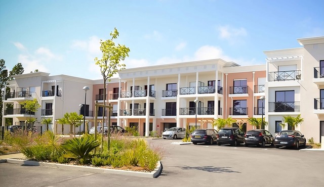 Charming Studio Near La Baule Beach, Shops & Local Cafés