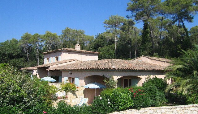 Charming studio in villa in Saint Paul de Vence with terrace and garden