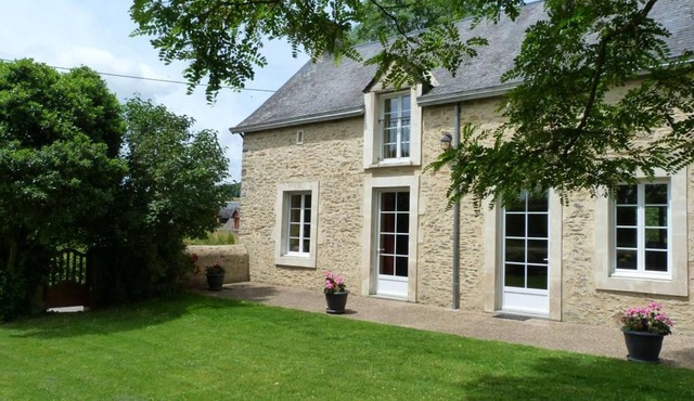 Charming Stone House with Garden, Terrace, Ping-Pong, Near Medieval Sites