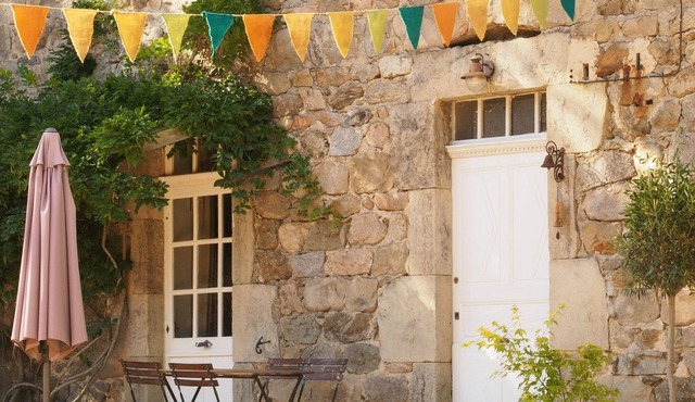 Charming stone furnished, tastefully decorated, close to the swimmable river