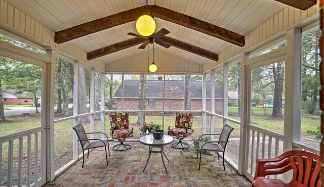 Charming Starkville House with Yard - 2 Mi to MSU!