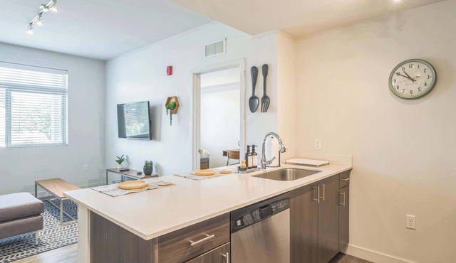 Charming Stay Near Downtown & Greenbelt